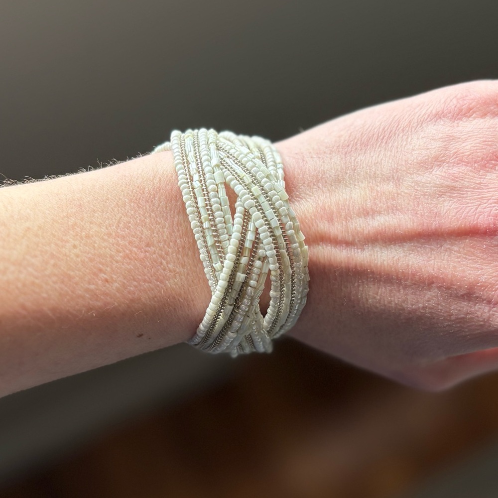 Boho Cuff Bracelet Stretch Seed Beads silver and cream